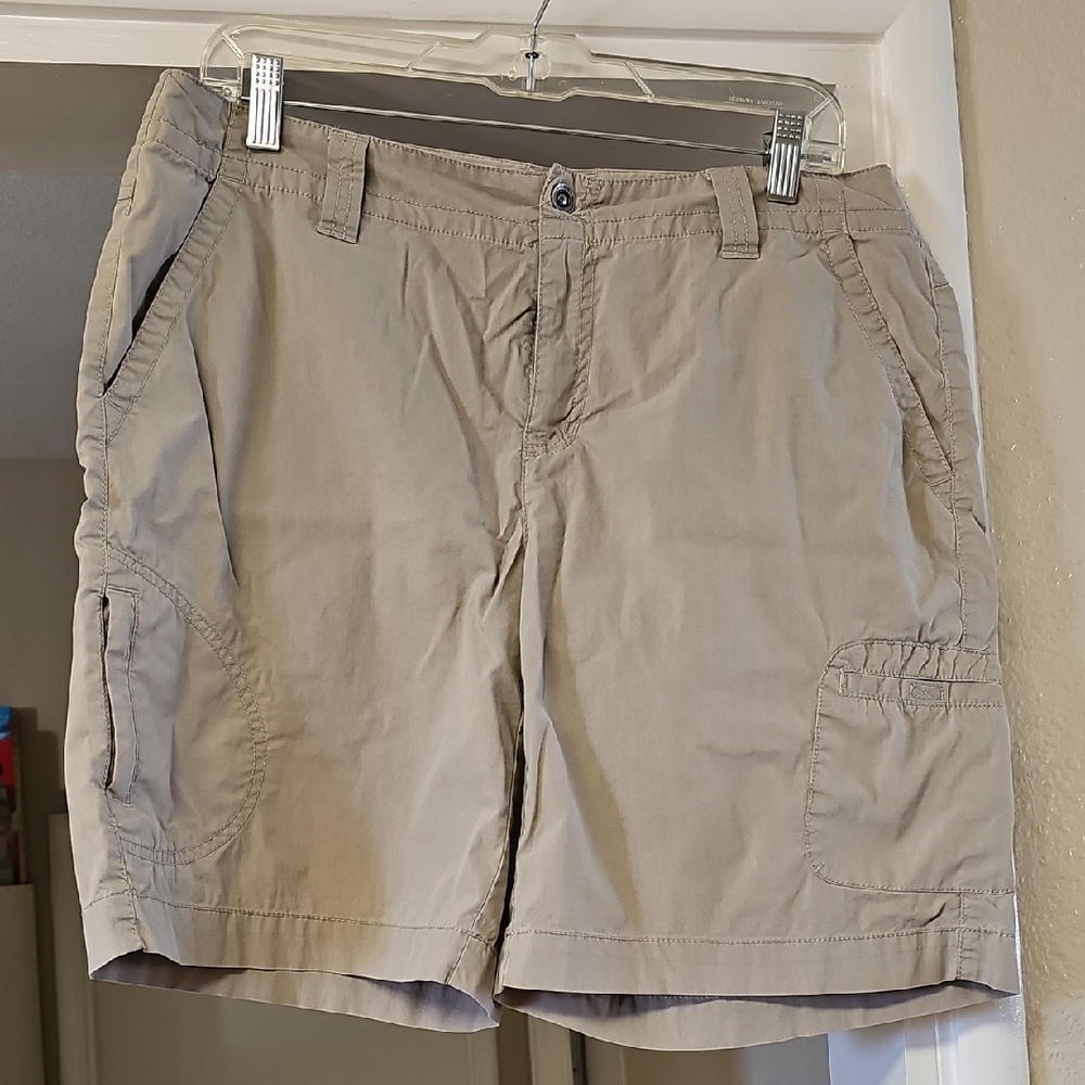 Women's Casual Tan Cargo Shorts. Tote 6